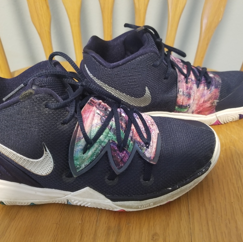 Girls Kyrie 4 basketball shoes